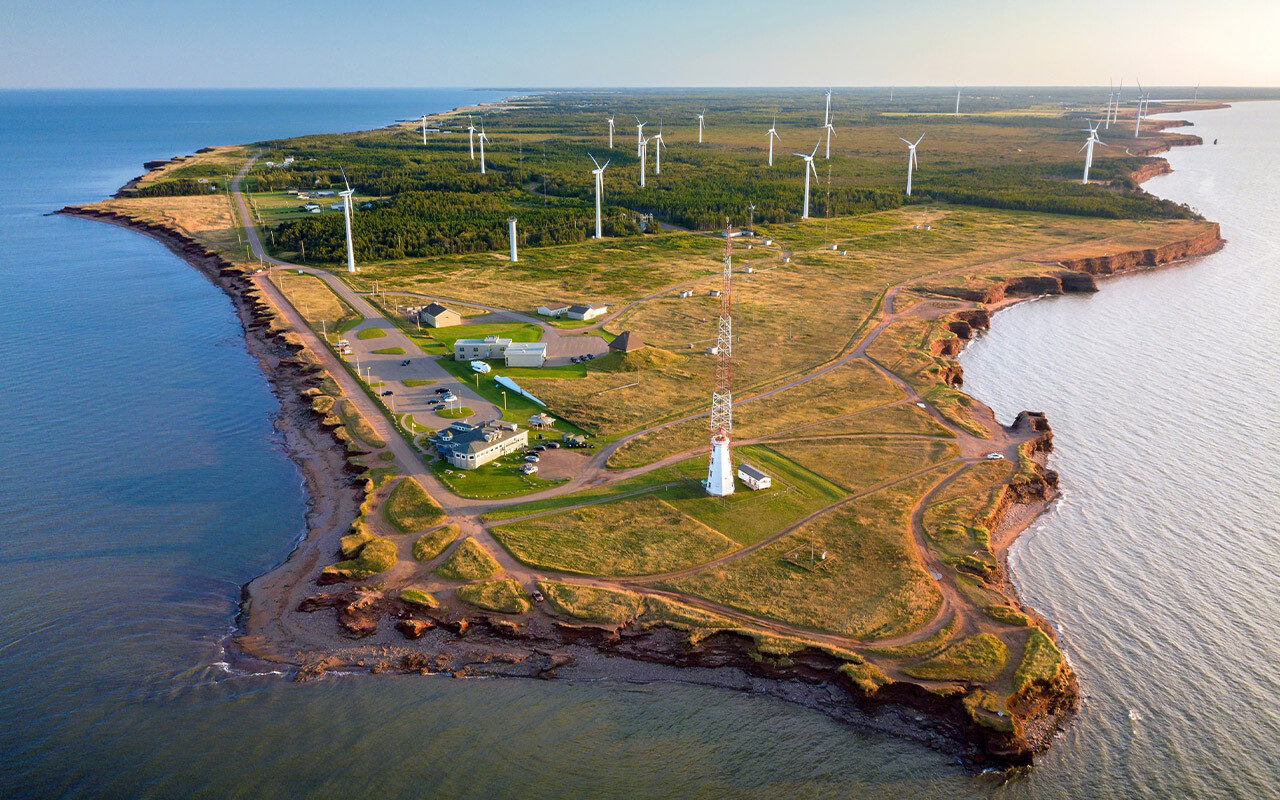 The new Island Walk traces an entire circuit around Canada‘s Prince Edward Island. The route takes in the North Cape, passing windmills, windy cliffs, and the North Cape Lighthouse.