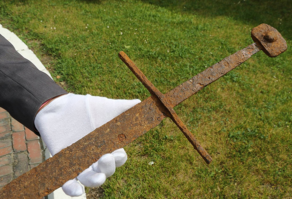 The rear bar of the sword features an isosceles cross inscribed inside the shape of a heraldic shield, which was probably made by the blacksmith.