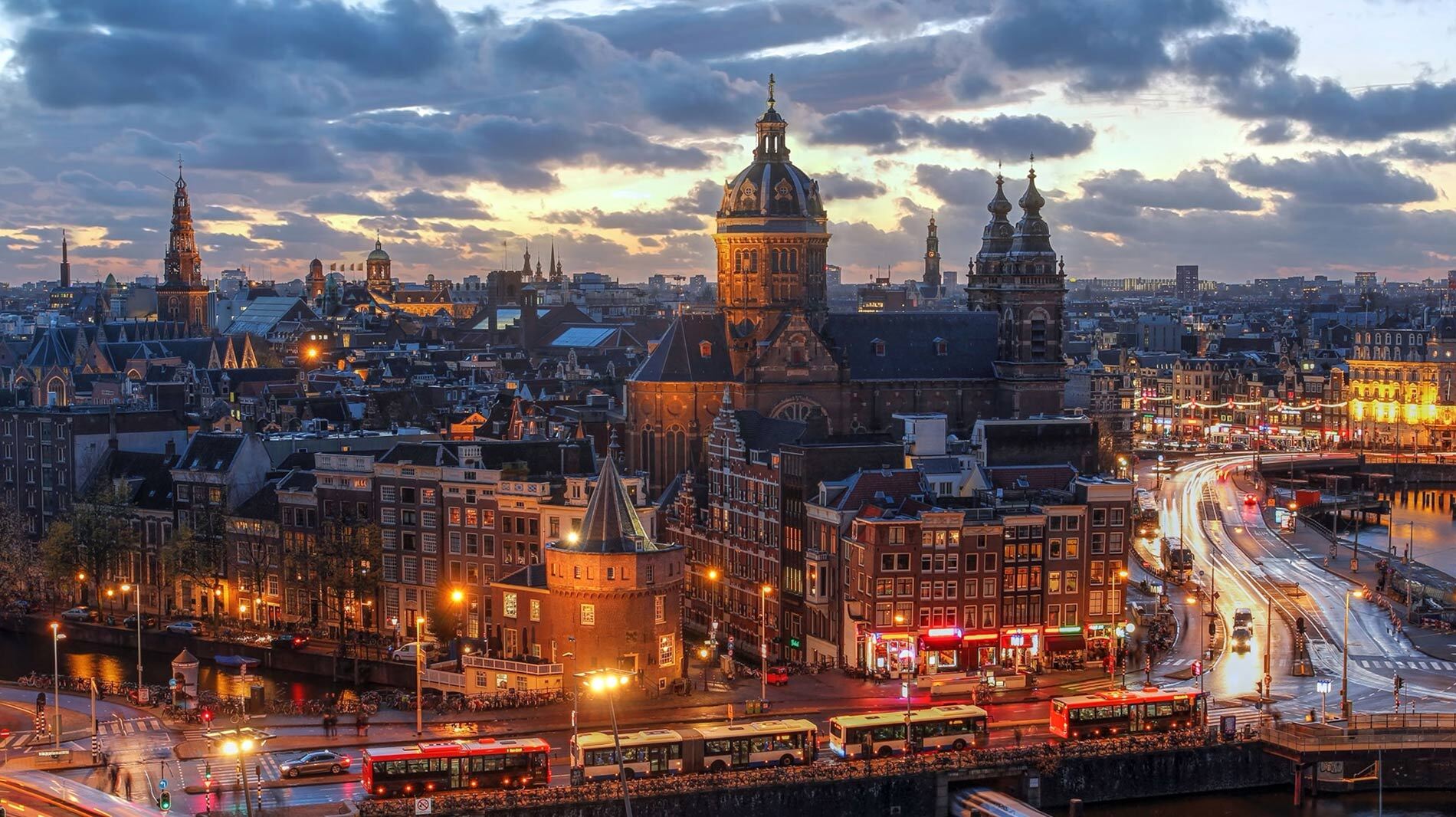 The streets of Amsterdam come alive at dusk.