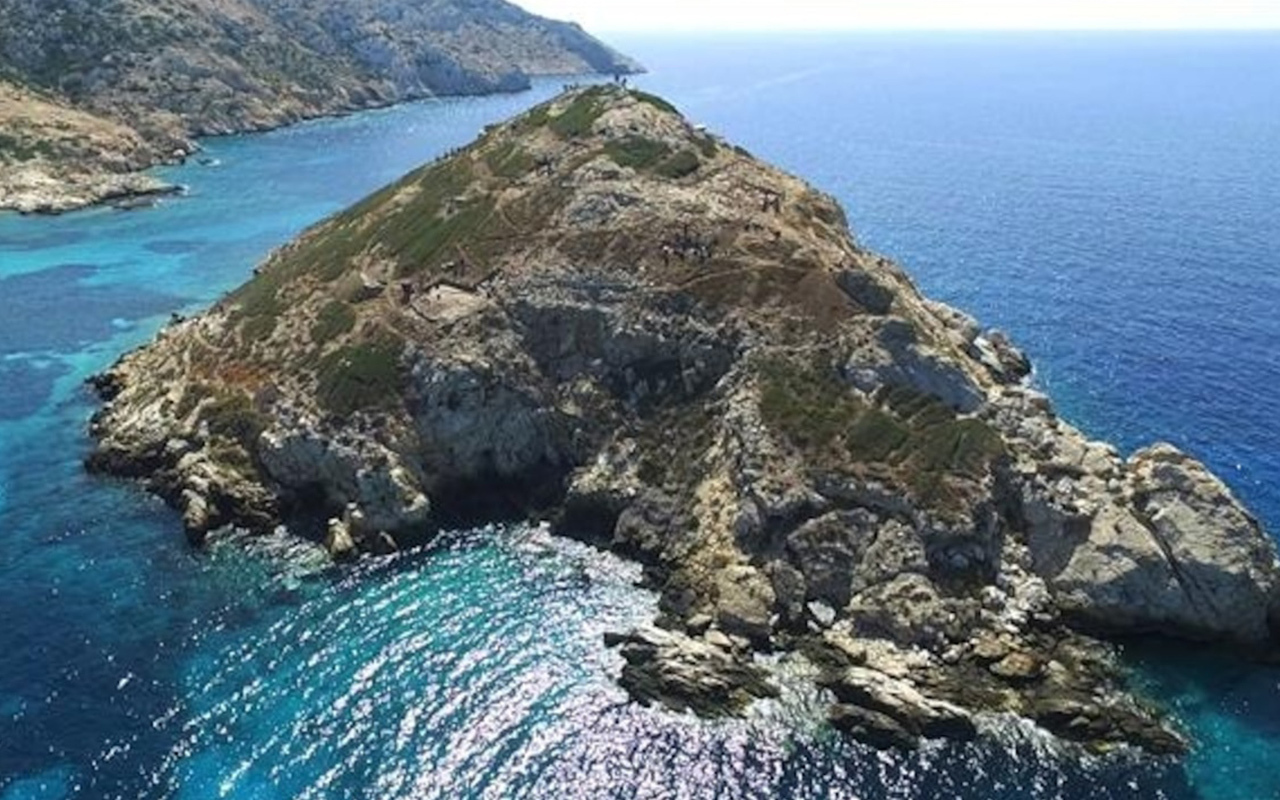 On a Greek island, clues to a mysterious civilization