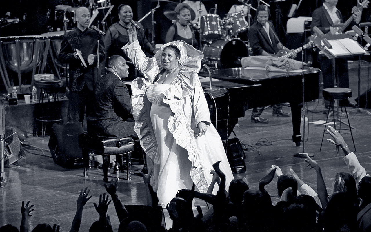 Franklin wore a high-collared coat as she closed out her concert at the JVC Jazz Festival in June 2000, held at New York City’s Lincoln Center. Her show included a powerful rendition of Puccini’s “Nessun Dorma” aria, echoing her last-minute performance at the 1998 Grammy Awards.