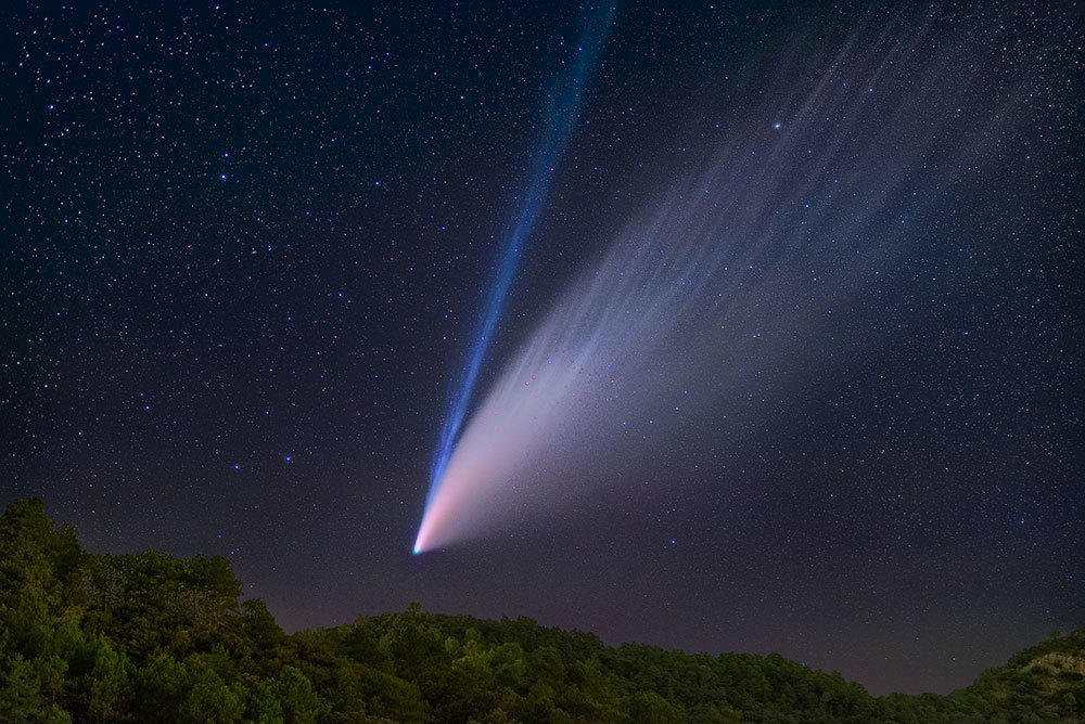 A picture of a comet streaking through the sky