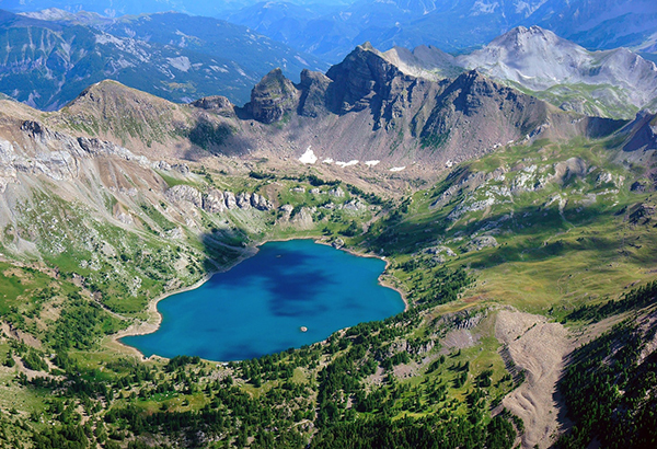 Perched more than 7,000 feet above sea level, Lac d’Allos is one of the pristine glacial lakes dotting the alpine valleys of France’s Mercantour National Park.