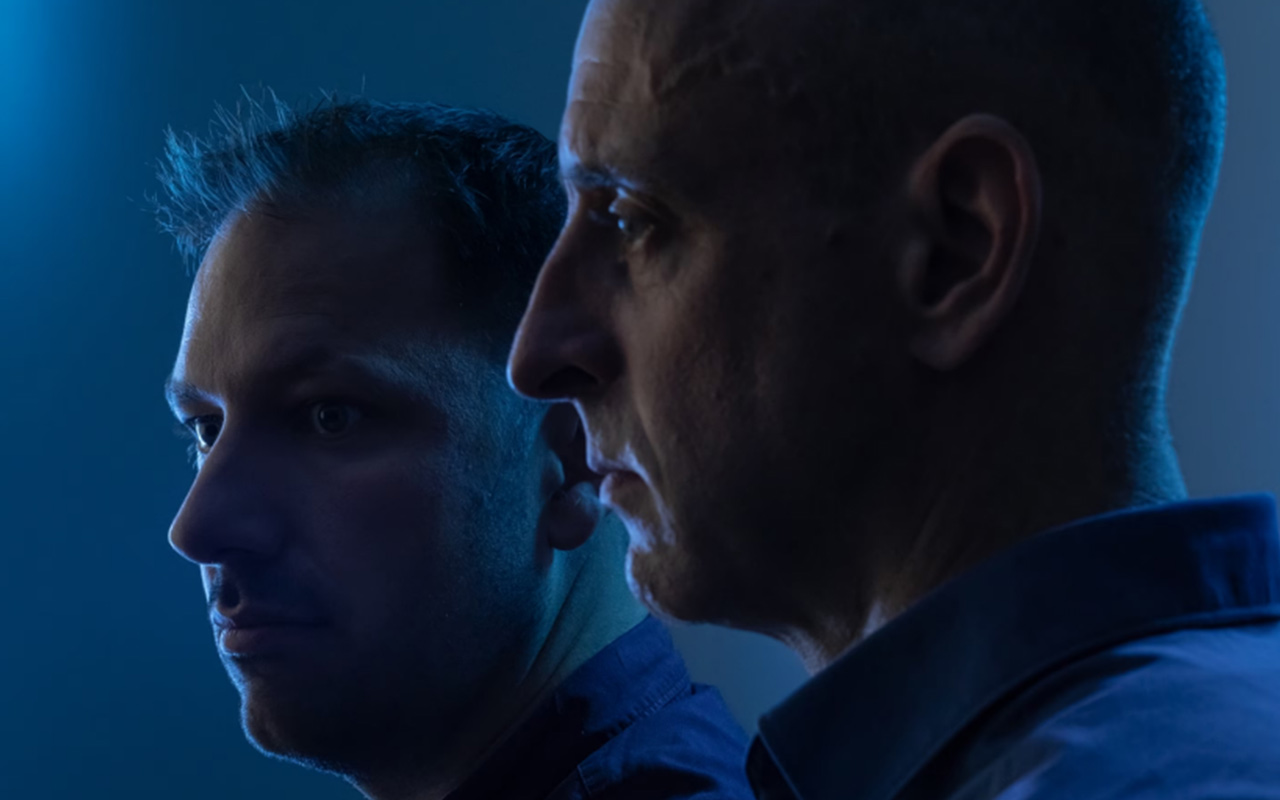 Bioinformatics professor Jeroen de Ridder (at left) and molecular pathologist Bastiaan Tops developed AI that expedites the diagnosis of brain tumors while patients’ skulls are open during surgery. 