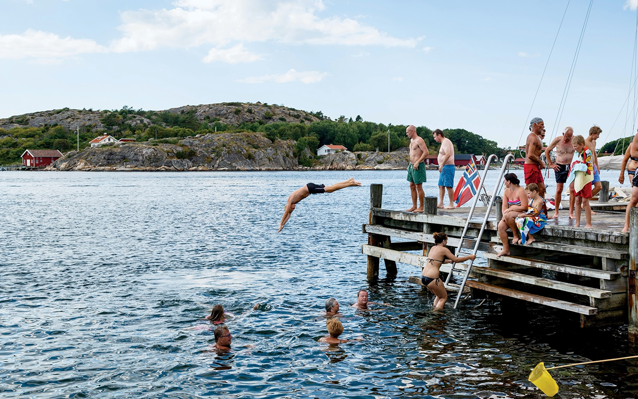 The water may be chilly, but that doesn’t stop Grebbestad swimmers from diving in.