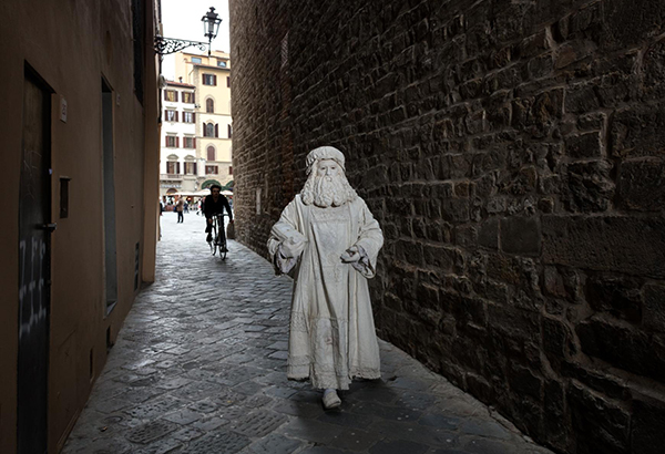 Valter Conti, strolling through one of Florence’s narrow alleyways, began posing as Leonardo da Vinci in 1990. He enjoys the silent anonymity of working as an impersonator.