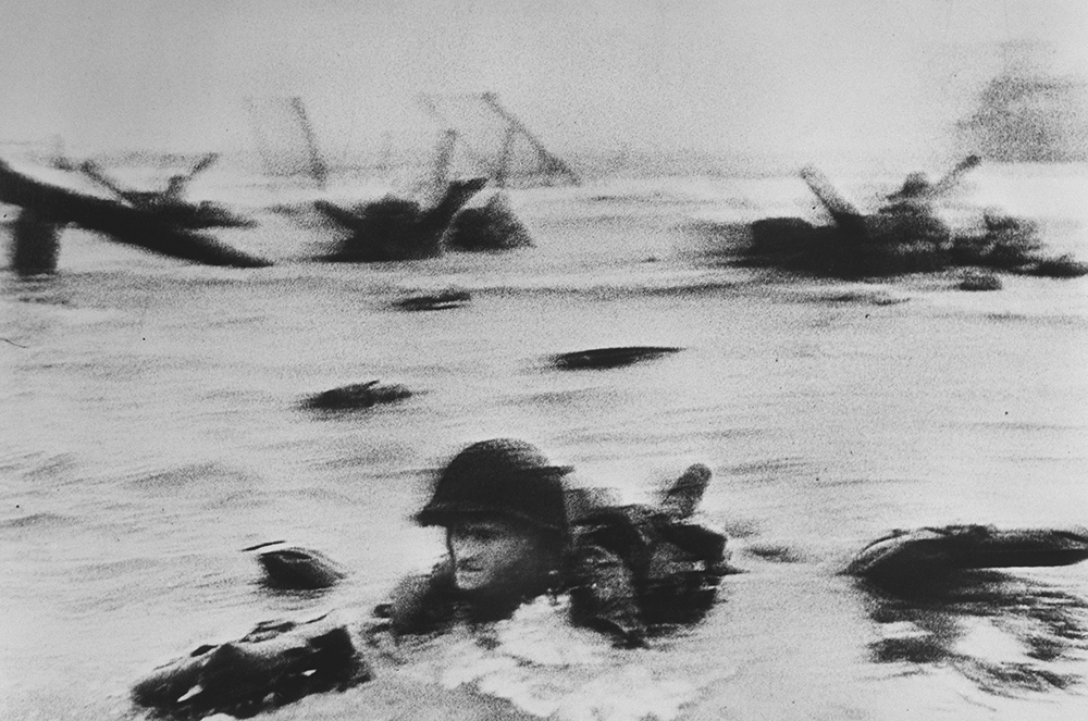 American troops landing on Omaha Beach