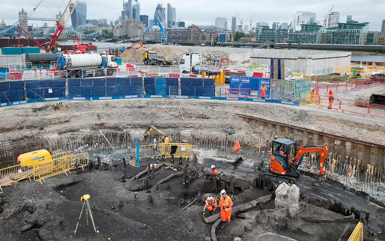 Archaeologists and specialists from the Museum of London Archaeology recover a 500-year-old skeleton during excavations for the Thames Tideway Tunnel.