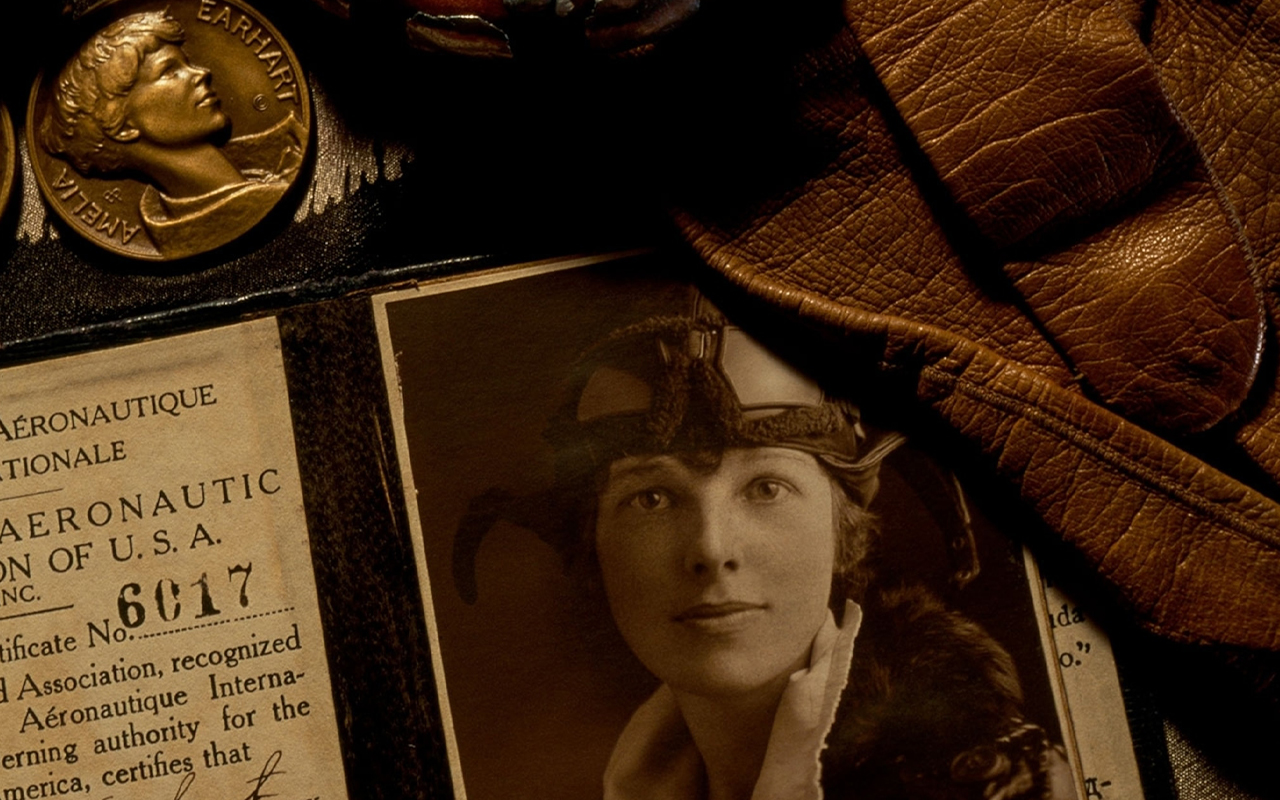 A picture of Amelia Earhart's belongings.