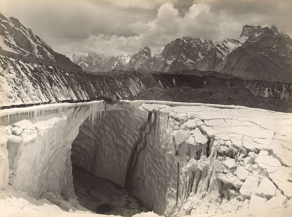 A glacier in Kashmir, 1909