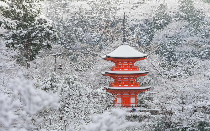 The three-story, 102-foot-tall pagoda at Kyomizu-dera Temple is a not-to-be-missed place to explore. Winter can be the best time to visit Japan, even better, with guidance from a travel pro.