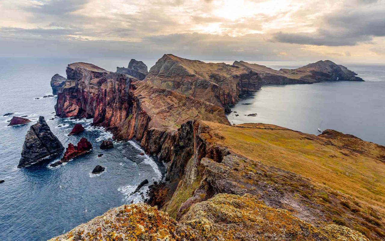 On Madeira’s eastern tip, the arid, wind-battered basalt Ponta de São Lourenço juts into the Atlantic.