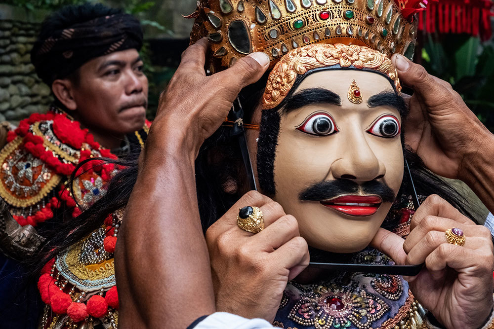 A mask of the character Patih Manis