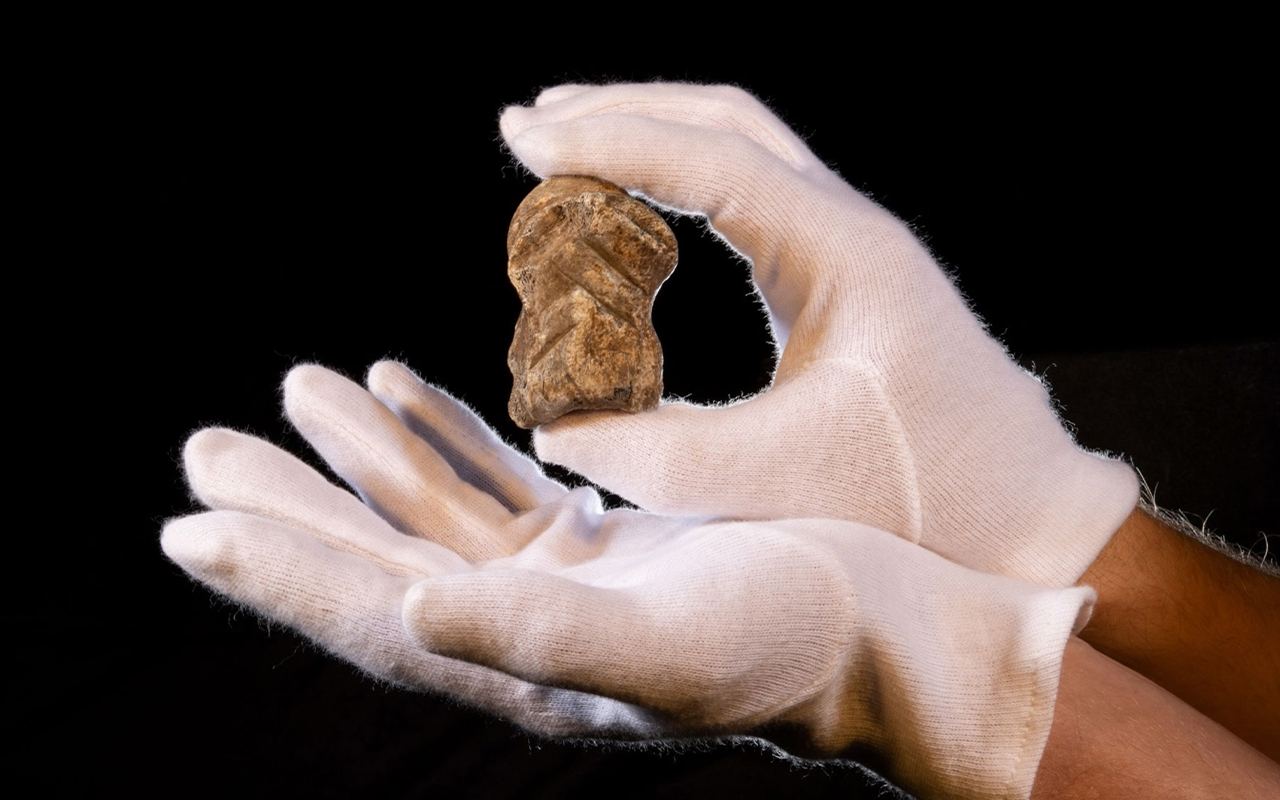 Researchers say this incised bone, carved by Neanderthals more than 50,000 years ago, is evidence that our extinct cousins could create ‘art’ in the modern human sense of the word—or, at the very least, exhibit creativity and symbolic expression.