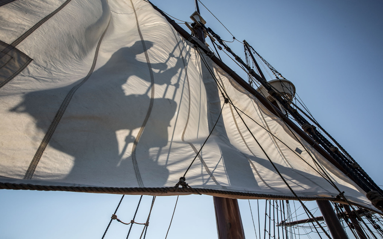 More than a hundred men, women, and children sailed from England to North Carolina in 1587 to build a new settlement. Three years later they had vanished, leaving few clues of their fate.