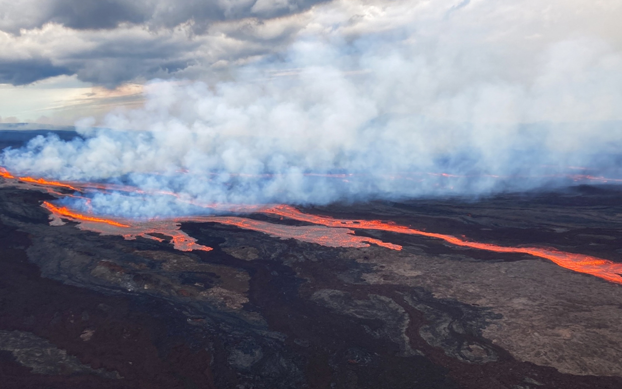 Aerial photo of the northeast rift zone eruption of Mauna Loa.