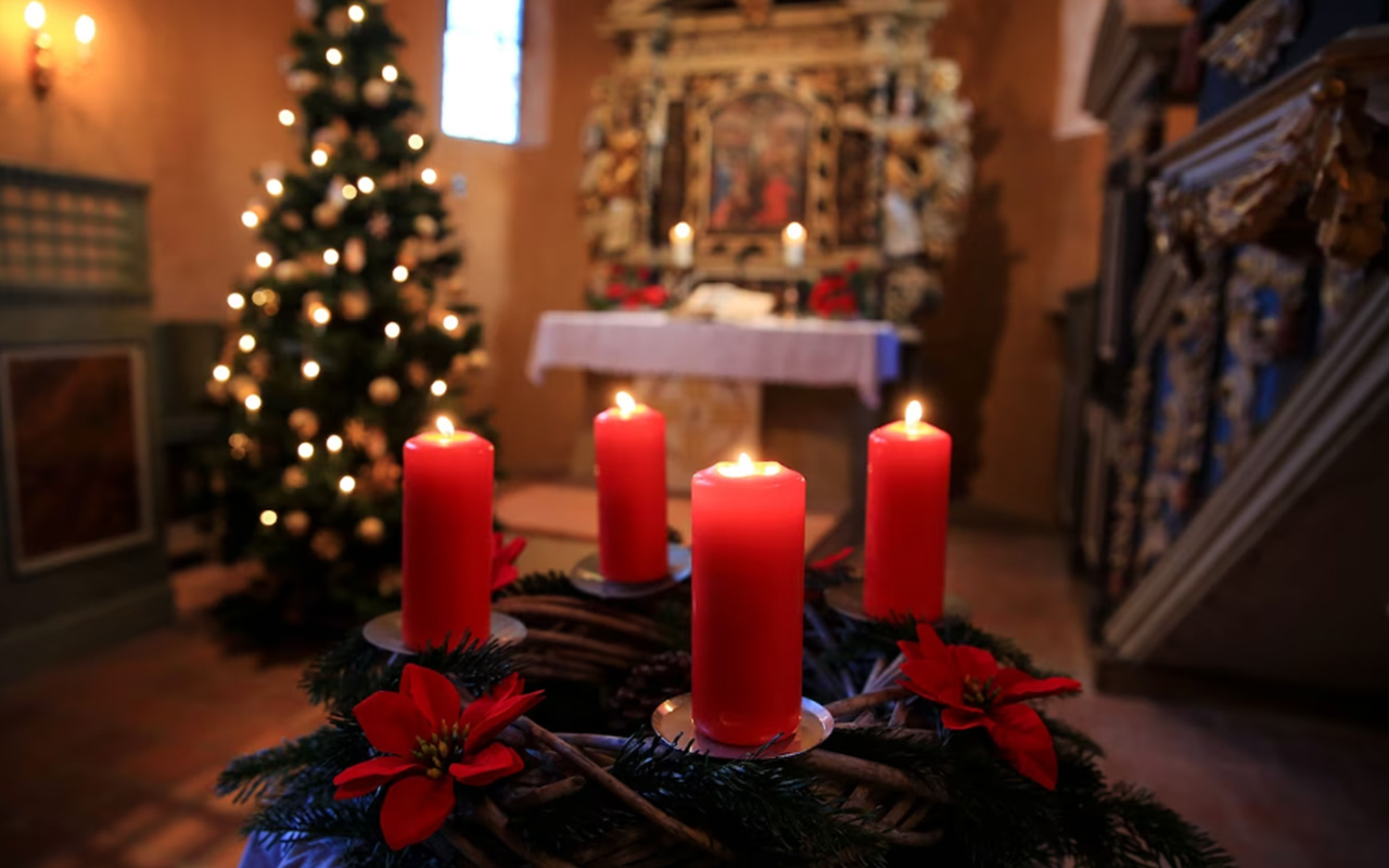 A small chapel decorated for the season of Advent.