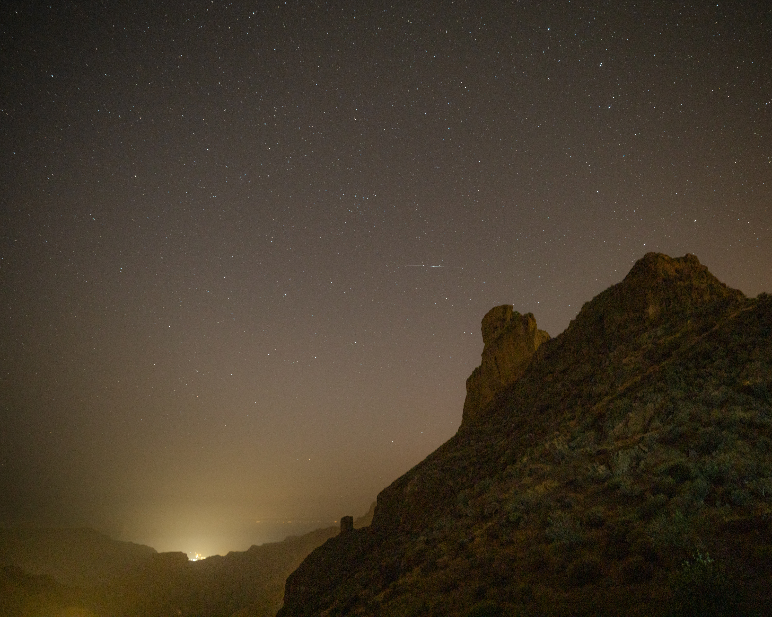 Incredible rock formations like Roque Bentayga offer the perfect platform from which to stargaze.