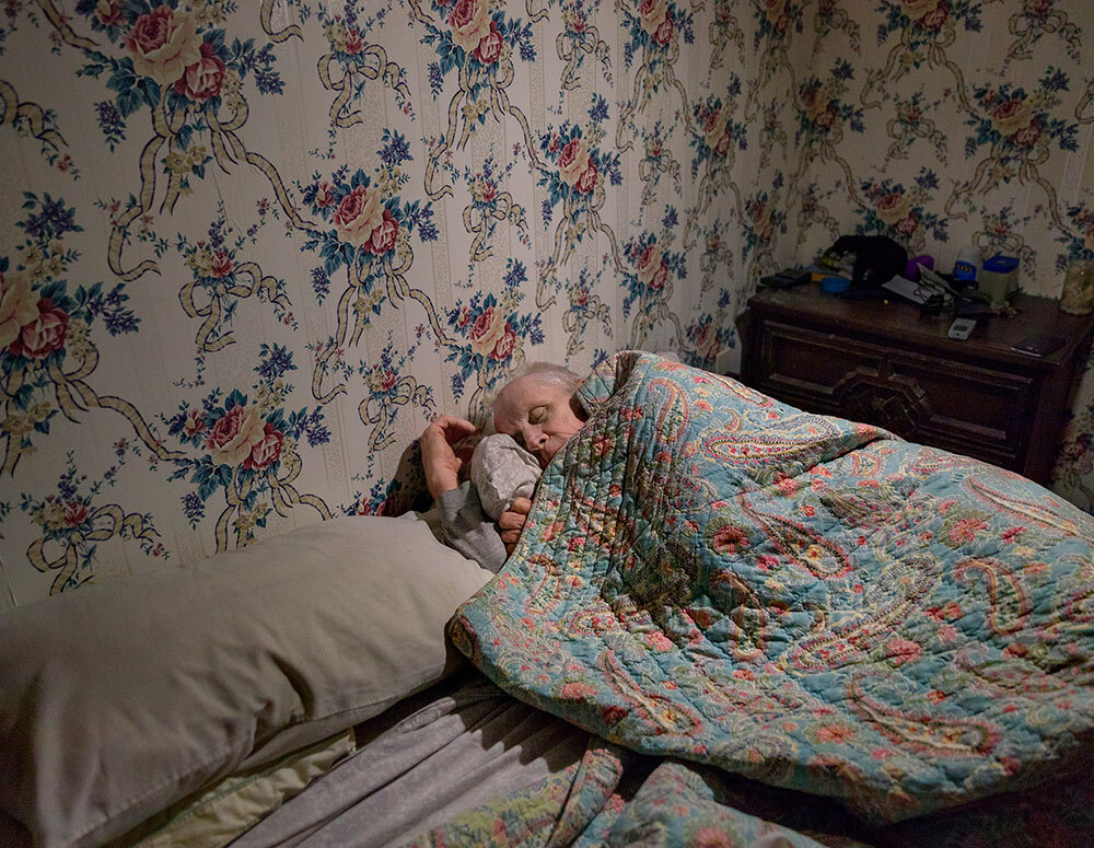 a truck driver sleeps during shifts