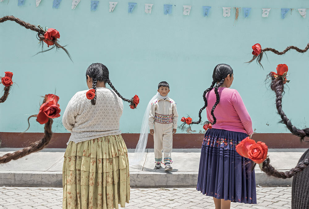 Warawar Wawa walks through a metaphorical rose garden, where buds blossom from the braids of Indigenous Andean women known as cholitas, dressed in pollera skirts. Like the little prince’s beloved rose on Asteroid B-612, Warawar Wawa’s rose is one of many. Even so, Claure says, Warawar Wawa will always consider his rose unique.