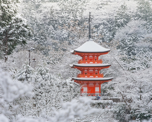 The three-story, 102-foot-tall pagoda at Kyomizu-dera Temple is a not-to-be-missed place to explore when planning a trip to Kyoto. Winter can be the best time to visit Japan, even better, with guidance from a travel pro.