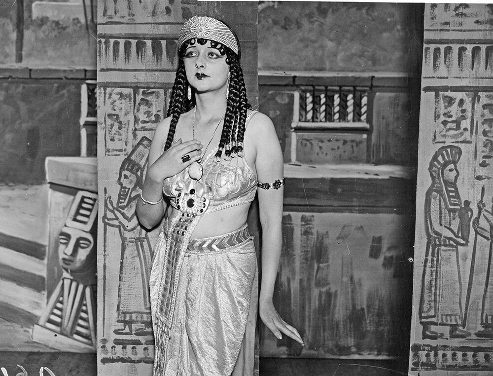 A woman wearing an ancient Egyptian costume