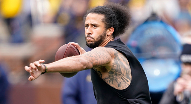 Colin Kaepernick working out for L.V.