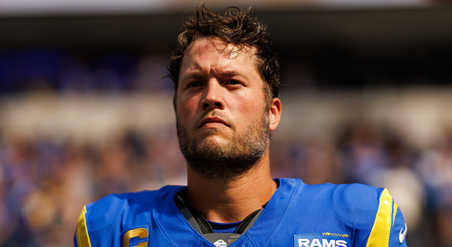 LAR QB Stafford leaves loss to DAL with thumb injury