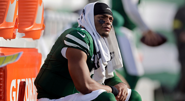 Jets bench Justin Fields in loss to Panthers