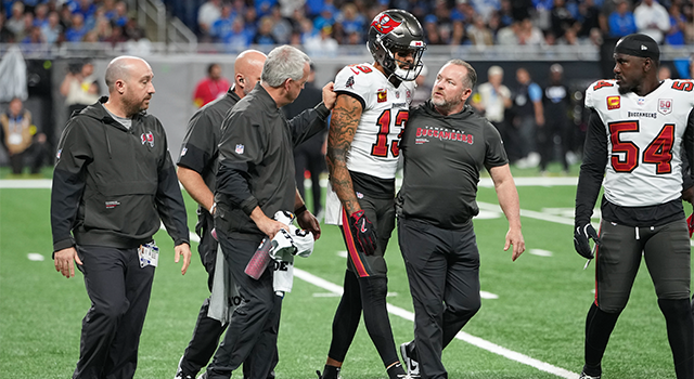 Mike Evans to miss most of season following broken clavicle on 'MNF'