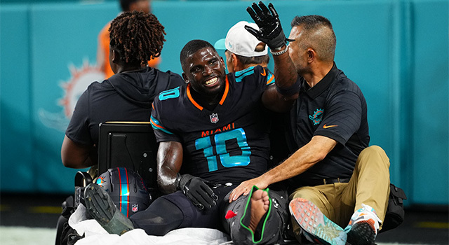 Tyreek Hill out for season with torn ligaments in dislocated knee