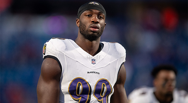 Ravens deal former Rd. 1 draftee Odafe Oweh to Chargers