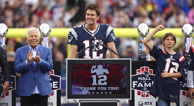 Patriots honor Tom Brady in home opener