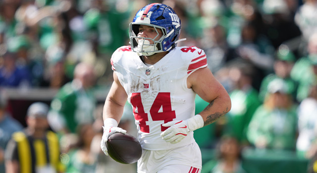 Cam Skattebo suffers dislocated ankle in Giants' loss to Eagles