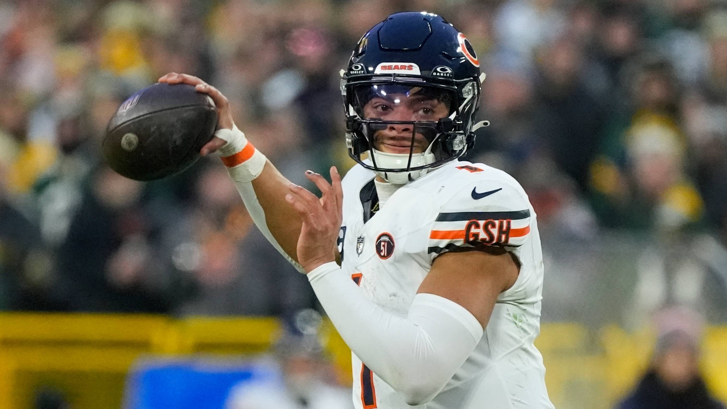 Bears trading QB Justin Fields to Steelers